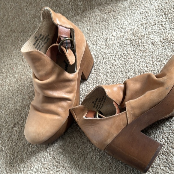 Free People heeled clog - Picture 3 of 4